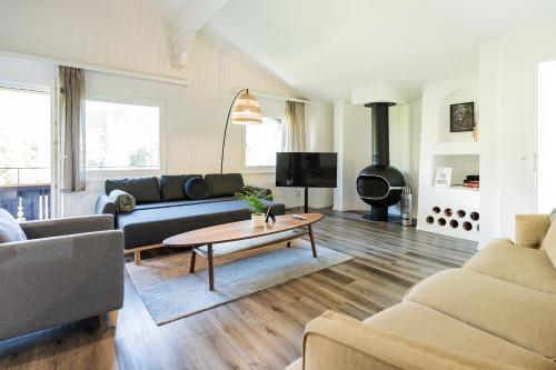 Unique Penthouse with Gallery and Mountain View in Kandersteg