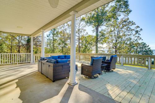 half Mi to Toledo Bend Lake Water-View Retreat in Alliance, USA