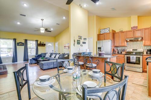 half Mi to Toledo Bend Lake Water-View Retreat in Alliance, USA