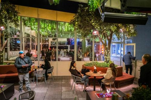 شرفة/ تراس, Halcyon - A Hotel in Cherry Creek in شيري كريك