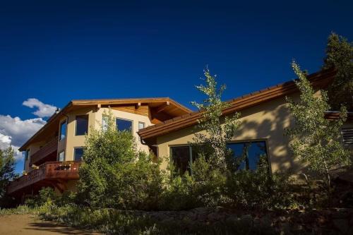 H7 at Hope Mountain -- 6-Bedroom Retreat Home at Allenspark Colorado home in Allenspark, USA