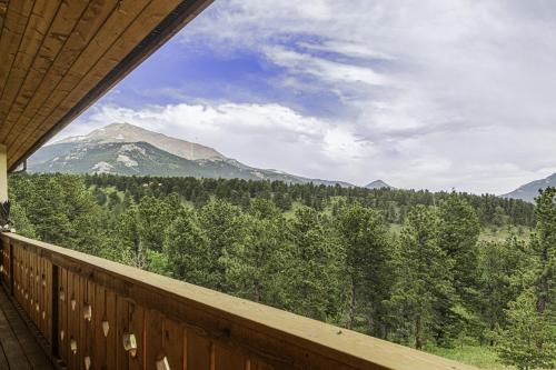 H7 at Hope Mountain -- 6-Bedroom Retreat Home at Allenspark Colorado home in Allenspark, USA