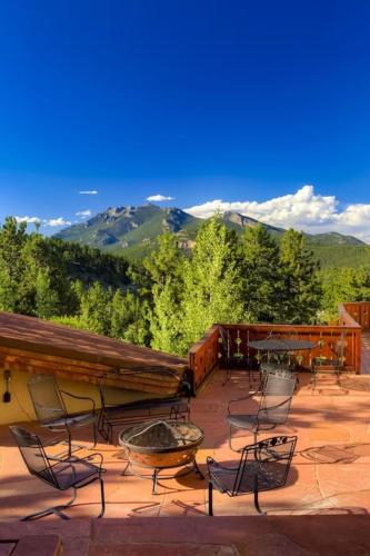H7 at Hope Mountain -- 6-Bedroom Retreat Home at Allenspark Colorado home in Allenspark, USA