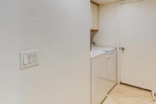 Private Pool and Hot Tub Cathedral City Getaway! Private Pool and Hot Tub Cathedral City Getaway!