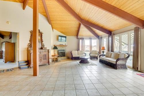 . Secluded Countryside Home w/ Deck in Siler City