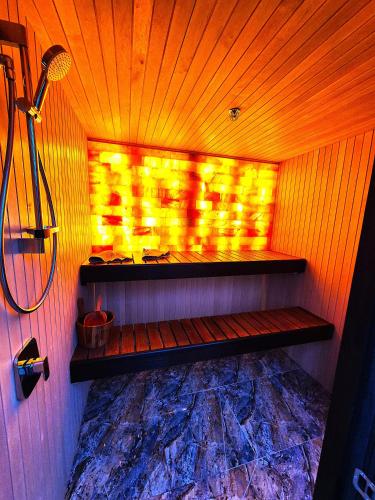 Sauna, Zupe Dream House with jacuzzi and sauna in Sendvario