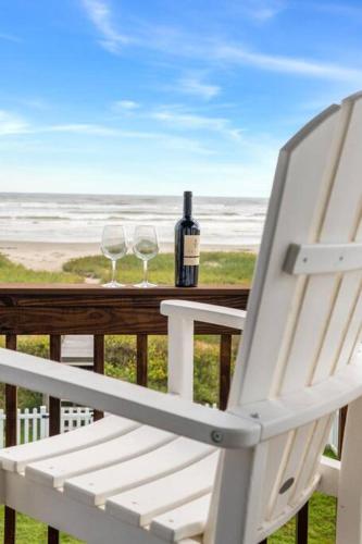 Sunrise in Paradise-BeachFront-Fenced Yard-Pets-Sleeps 11