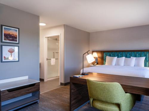 Hampton Inn & Suites Boise-Meridian - image 8