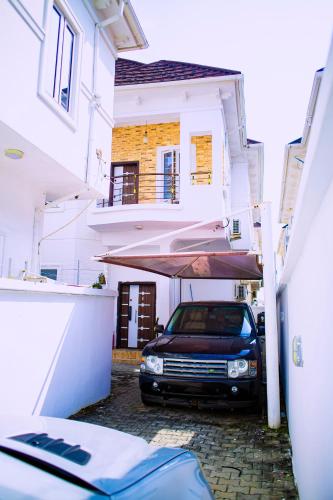 Three-Bedroom Apartment room in Dej's Luxury Apartment House 1