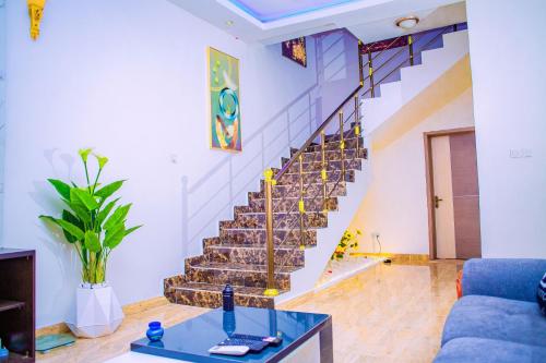 Dej's Luxury Apartment House 1 - image 5