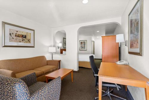 King Suite with Sofa Bed - Non-Smoking
