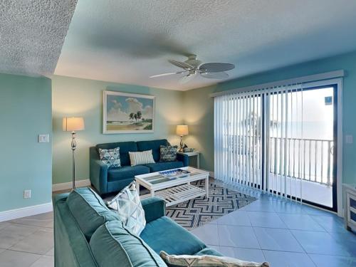 Sea Dancer 210, 2BR, Beach Front, Pool, Wi-Fi, Sleeps 6 in Flagler Beach, USA