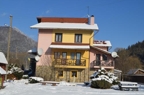 Entree, Villa Arefyevykh in Slavs'ke
