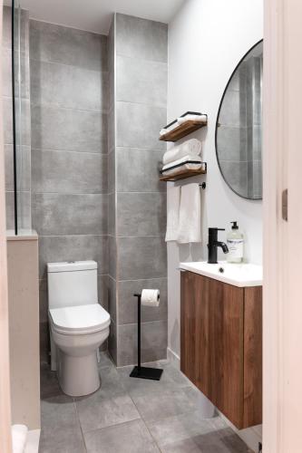 One-Bedroom Apartment image 8