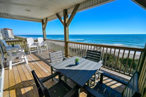 North Topsail Oceanfront with Shared Pool - Dogs Allowed - Elevator image