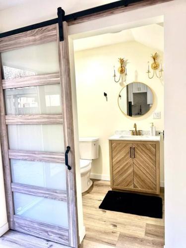 New Private Villa By Beverly Hills and The Grove Spacious 2 Story Unit in the Best Part of LA, Los Angeles (photo 3)