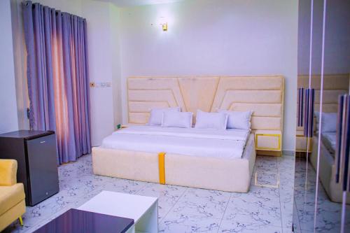 Dej's Luxury Apartment House - image 5