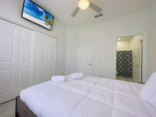 Luxury 4Bd Home Near Disney with Pool -1653 in Davenport, USA