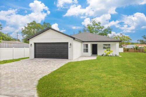 Brand New Modern Urban Oasis in Bradenton, USA