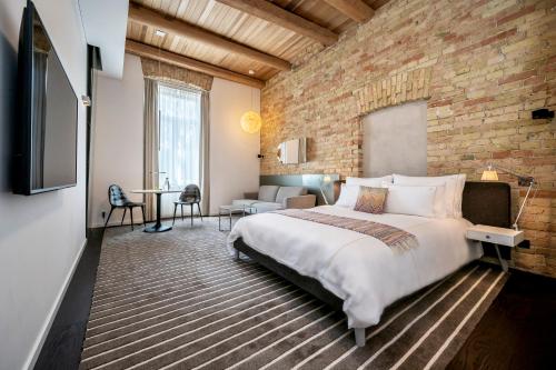 The Joseph Boutique Suites Room Type - Deluxe Double Room with Bath