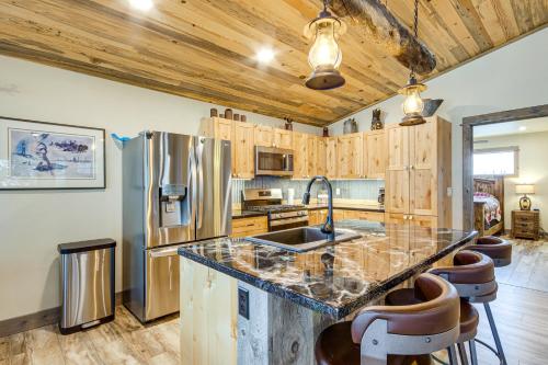 Less Than 1 Mi to Chico Hot Springs Mtn-View Hideaway! in Pray, USA