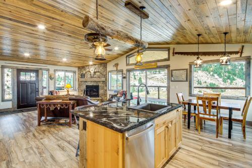 Less Than 1 Mi to Chico Hot Springs Mtn-View Hideaway! in Pray, USA