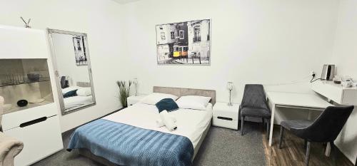 1 queen bed, 1 sofa bed