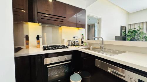 GLOBALSTAY. DAMAC Majestine Apartments - image 12