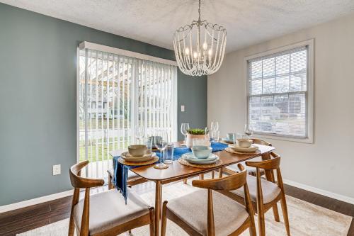 Spacious Home 2 Mi to Inniswood Metro Gardens! in Westerville, USA