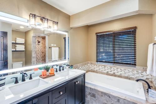 Furnished Gazebo with View Rustic Williams Retreat! in Parks