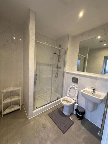 Large Ensuite Room in Manchester with Free Parking, Manchester (foto 5)
