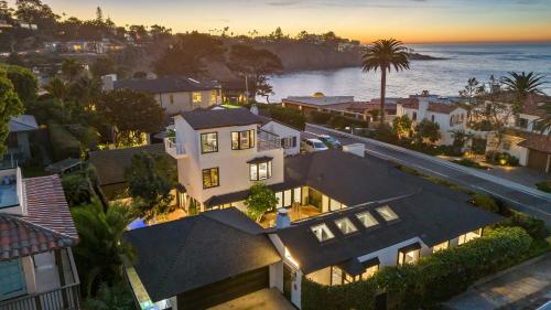 Pacific Perfection - Ocean Views Jacuzzi Walk To Beach And Dining - Shell Beach, San Diego