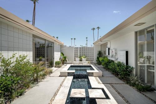 Sandpiper Empress Private Spa & Garage in Palm Desert, USA