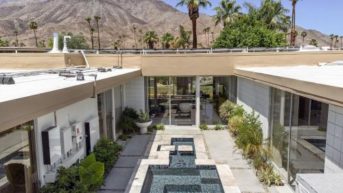 Sandpiper Empress Private Spa & Garage in Palm Desert, USA