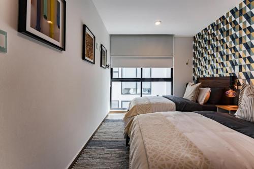 Stylish Polanco Stay Best for Groups w/ Workspace - image 2