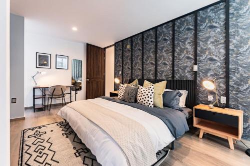 Urban Elegance Apartment with Balcony Views - image 2