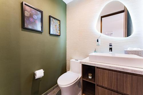 Stylish Polanco Stay Best for Groups w/ Workspace - image 5