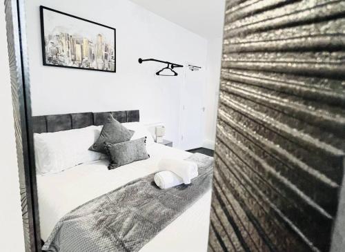 Superior King Room image 3