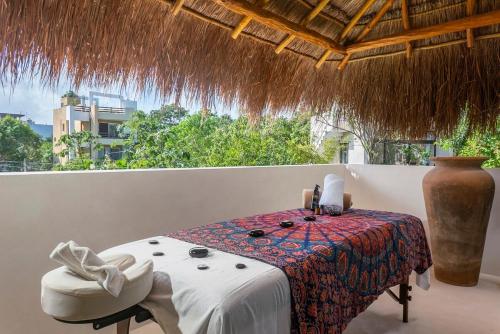 Jungle 3BR Villa Garden & Pool La Veleta - image 5