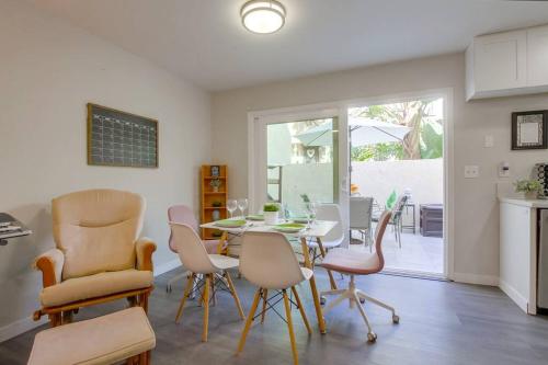 Entire Modern 4-Bedroom Home w Pool, King Bed, Garage, Prime Location in San Diego, USA