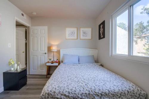 Entire Modern 4-Bedroom Home w Pool, King Bed, Garage, Prime Location in San Diego, USA