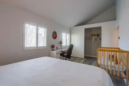 Entire Modern 4-Bedroom Home w Pool, King Bed, Garage, Prime Location in San Diego, USA