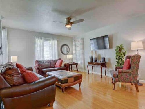 Contractors, Medical, Dtwn Sea Wld,Six Flags,STR in San Antonio, USA