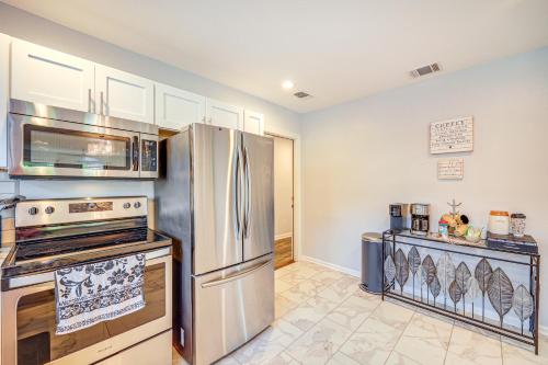 3 Mi to Dtwn Cozy San Antonio Home with Casita! in San Antonio, USA