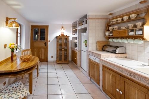 keuken, Medová chaloupka Jetřichovice České Švýcarsko (Medova chaloupka Jetrichovice Ceske Svycarsko) in Jetrichovice U Decina