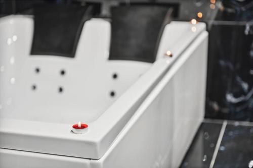 Love Room - Suite avec jacuzzi et sauna privatif in Корбей-Ессон
