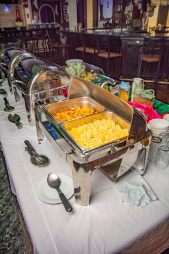 Makanan dan Minuman, Sportsmens Lodge - Gentlemen's Club in San Jose