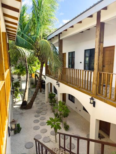 Buitenkant, Ahiva Village in Goidhoo Atoll