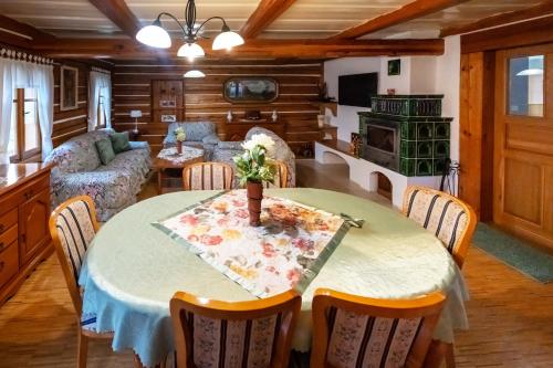 gedeelde lounge/tv-ruimte, Medová chaloupka Jetřichovice České Švýcarsko (Medova chaloupka Jetrichovice Ceske Svycarsko) in Jetrichovice U Decina