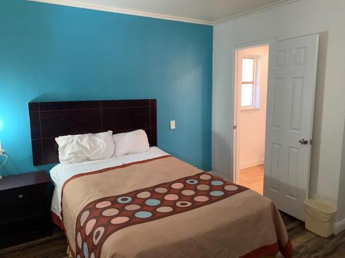 Holiday Motel, Columbus